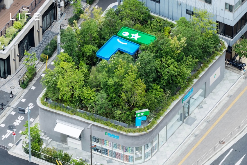 ภาพด้านหน้าแฟล็กชิปสโตร์ FAMIMA PARK แห่งใหม่ในโตเกียว 3