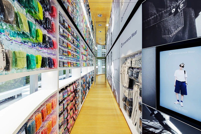 ภาพหน้าร้าน FAMIMA BY NIGO แฟล็กชิปสโตร์แห่งแรกของ FamilyMart ที่โตเกียว ซึ่งออกแบบร่วมกับ NIGO 4