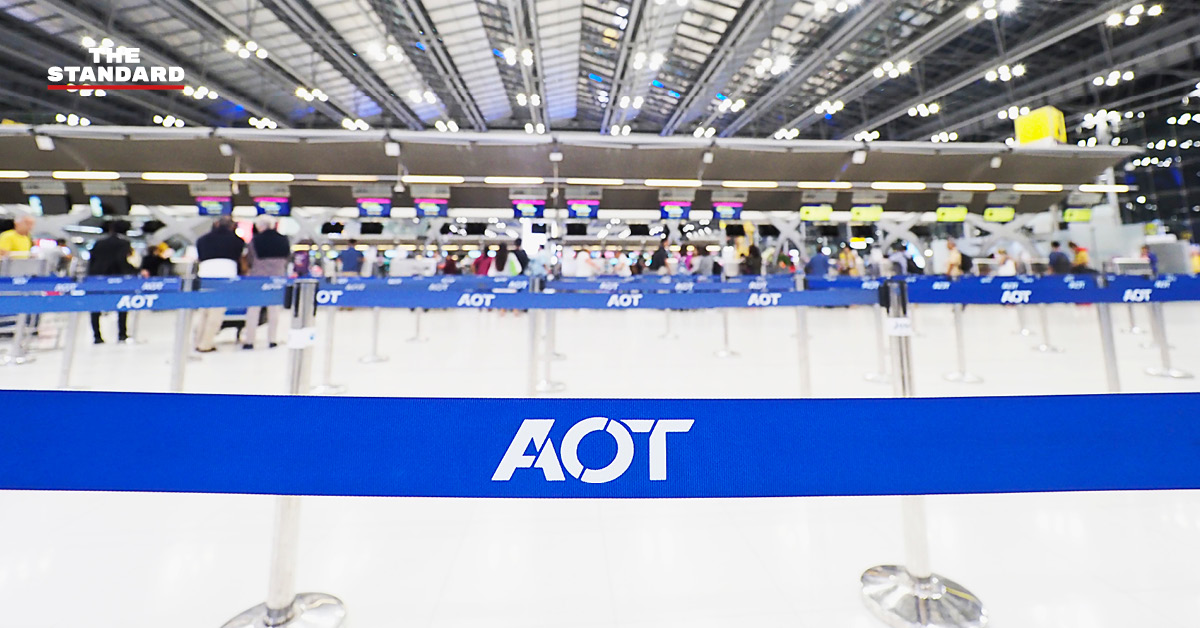 โลโก้ THE STANDARD พร้อมพาดหัวข่าวรัฐบาลสั่งคุมเข้มลูกเรือ