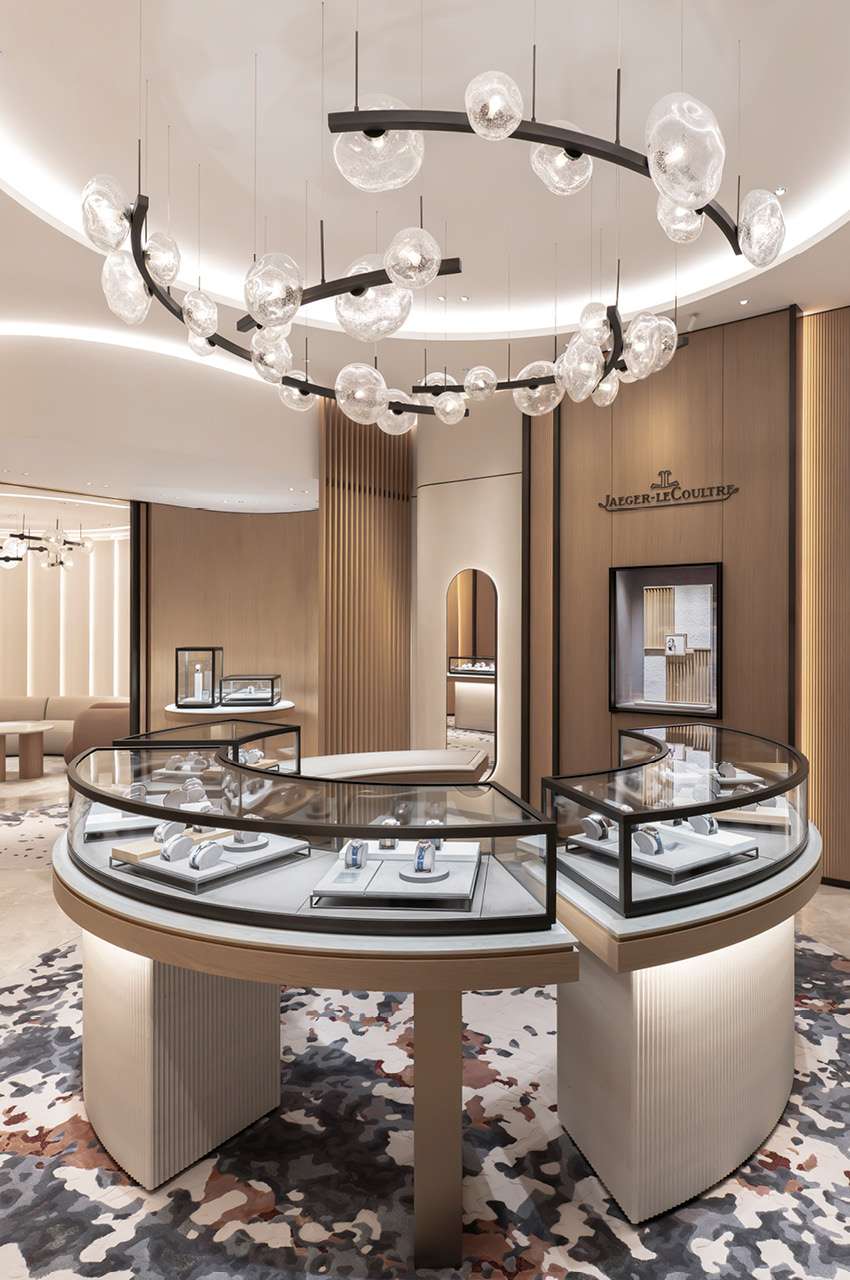 ภาพบูติก Jaeger-LeCoultre แห่งใหม่ที่ไอคอนสยาม พร้อม Jérôme Lambert ซีอีโอ และ ภูวินทร์ ตั้งศักดิ์ยืน 2