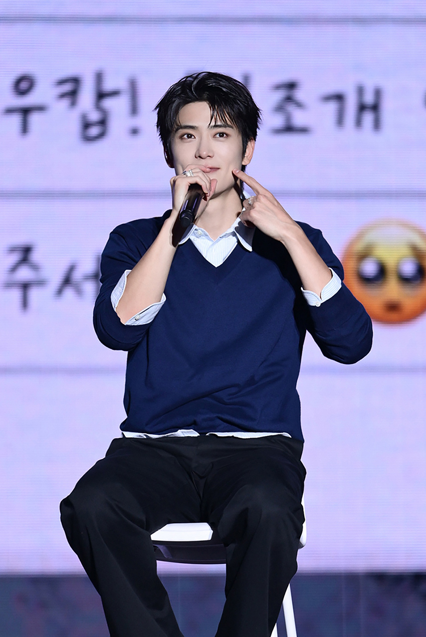 JAEHYUN กำลังแสดงบนเวทีในงานแฟนคอนเดี่ยวครั้งแรกที่ประเทศไทย 1
