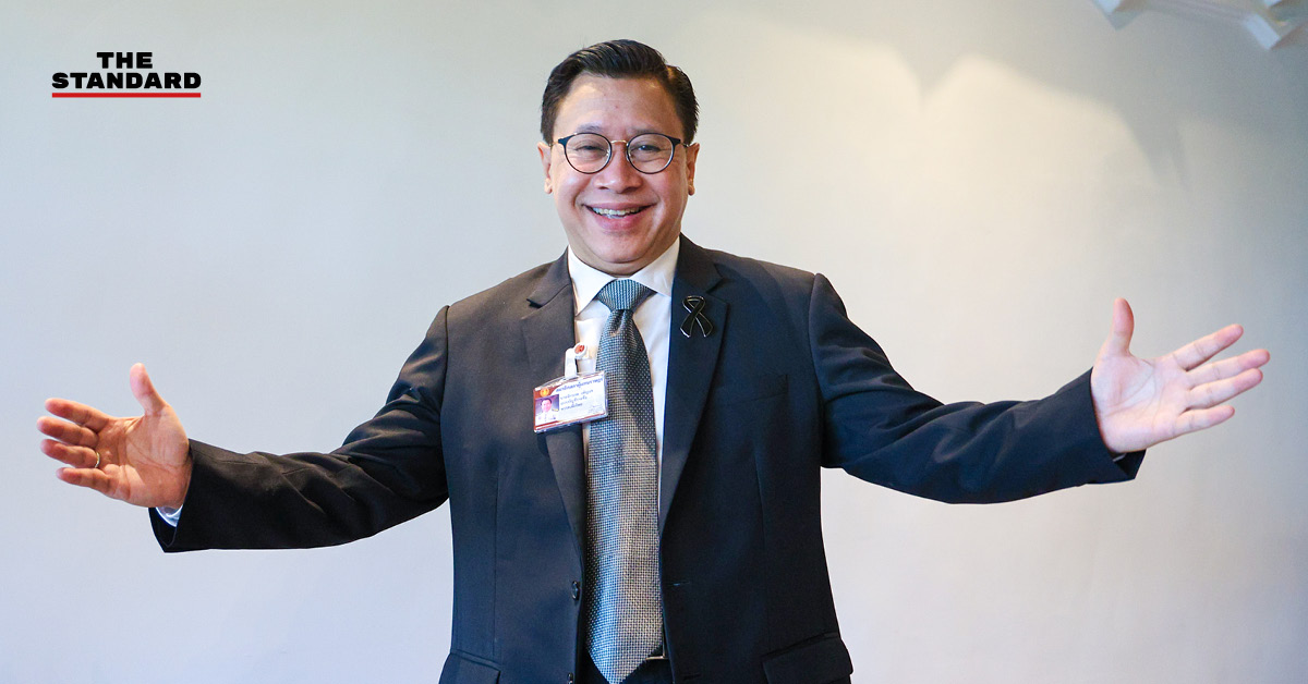 จักรภพ เพ็ญแข ขณะรายงานตัวรับตำแหน่งสมาชิกสภาผู้แทนราษฎร