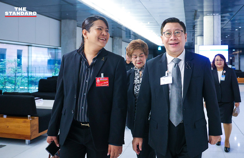 จักรภพ เพ็ญแข ขณะรายงานตัวรับตำแหน่งสมาชิกสภาผู้แทนราษฎร 3