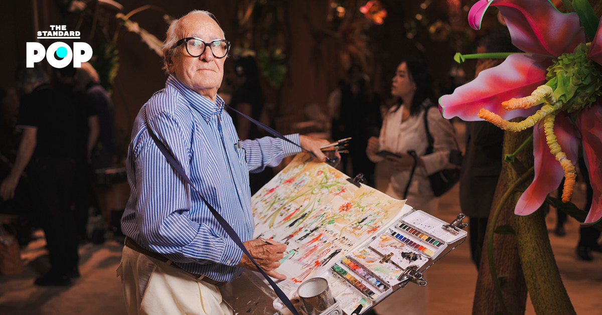 Joël Blanc จิตรกรชาวฝรั่งเศสนั่งวาดภาพสีน้ำจากแถวหน้าในแฟชั่นโชว์ CHANEL
