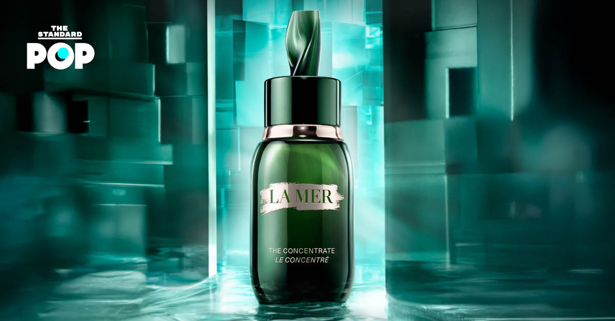 ขวดเซรั่ม La Mer The New Concentrate วางอยู่