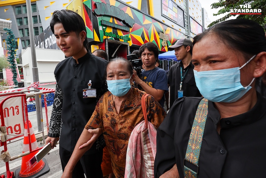เจ้าหน้าที่กำลังตรวจสอบโครงสร้างอาคาร ‘โรงเบียร์ ณ ลาดพร้าว’ 3