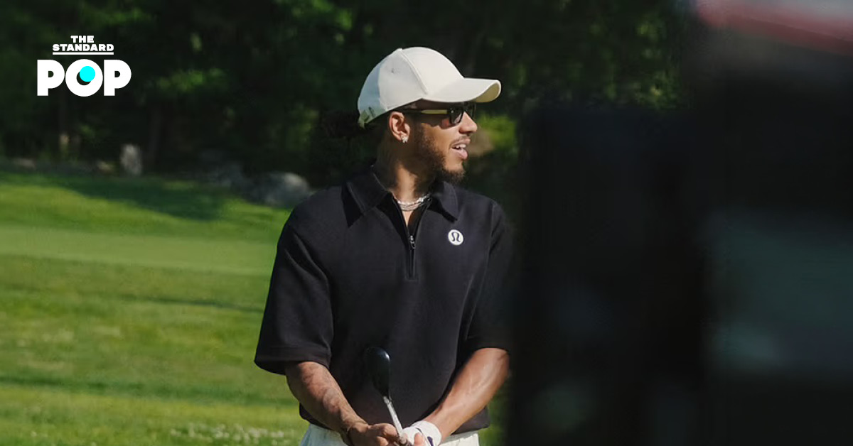 Lewis Hamilton ในชุดสปอร์ตแวร์ lululemon