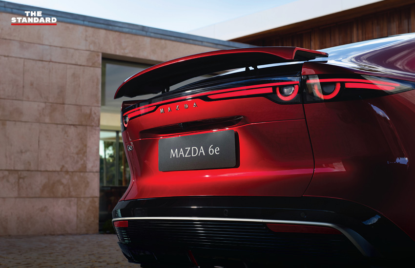 ภาพรถยนต์ไฟฟ้า ‘The All-Electric Mazda6e’ คันแรกจาก Mazda เจ้าของรางวัล World Car Design of the Year 2026 ชูดีไซน์ Neo Fastback ที่ผสานความสง่างามและความสปอร์ต 5