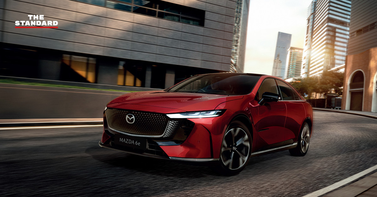 ภาพรถยนต์ไฟฟ้า ‘The All-Electric Mazda6e’ คันแรกจาก Mazda เจ้าของรางวัล World Car Design of the Year 2026 ชูดีไซน์ Neo Fastback ที่ผสานความสง่างามและความสปอร์ต