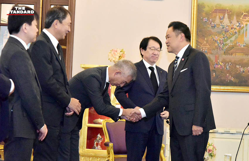 นายกรัฐมนตรีอนุทิน ชาญวีรกูล ต้อนรับซีอีโอ Mitsubishi Motors และทดลองนั่งรถยนต์ 2