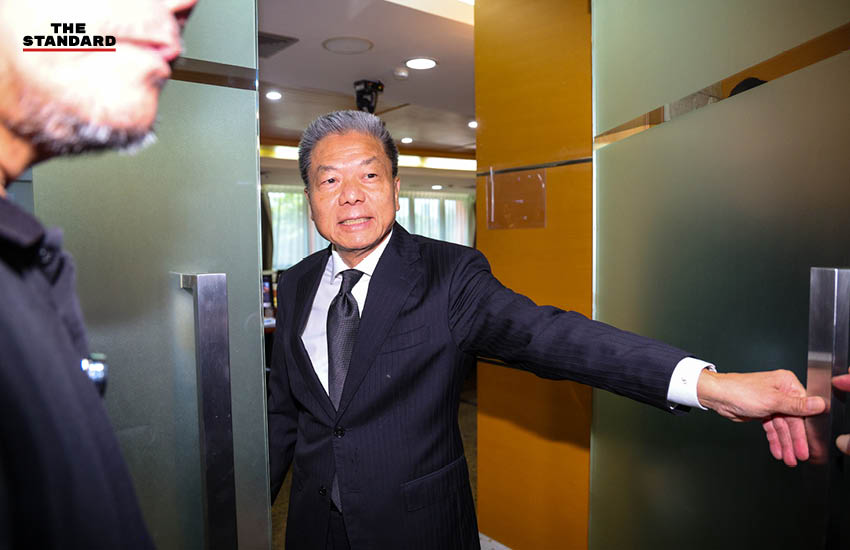 ภาพไดคัท ประธาน กสทช. สรณ บุญใบชัยพฤกษ์ พร้อมโลโก้ กสทช. 1