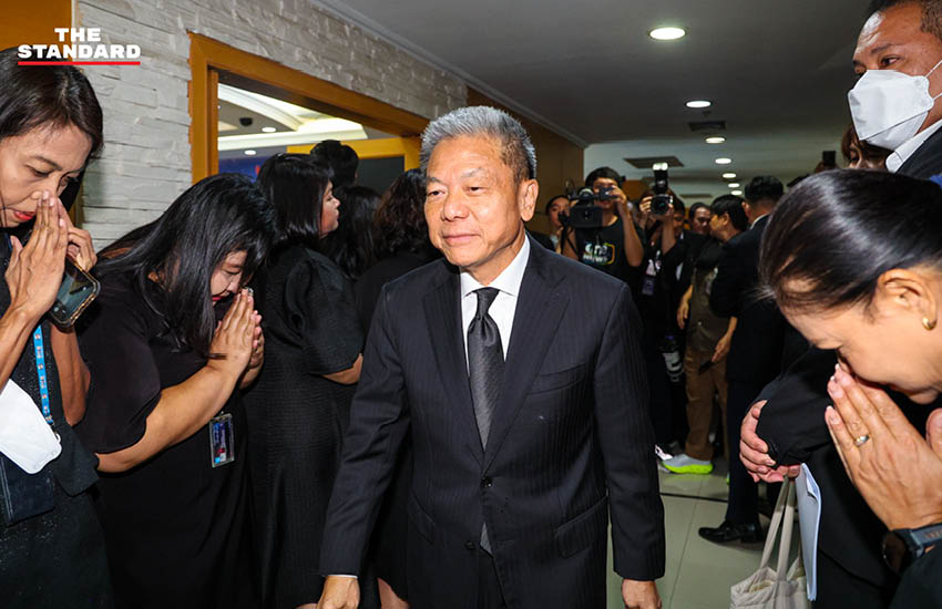 นพ. สรณ บุญใบชัยพฤกษ์ ประธาน กสทช. แถลงข่าวหลังการประชุมล่ม 4