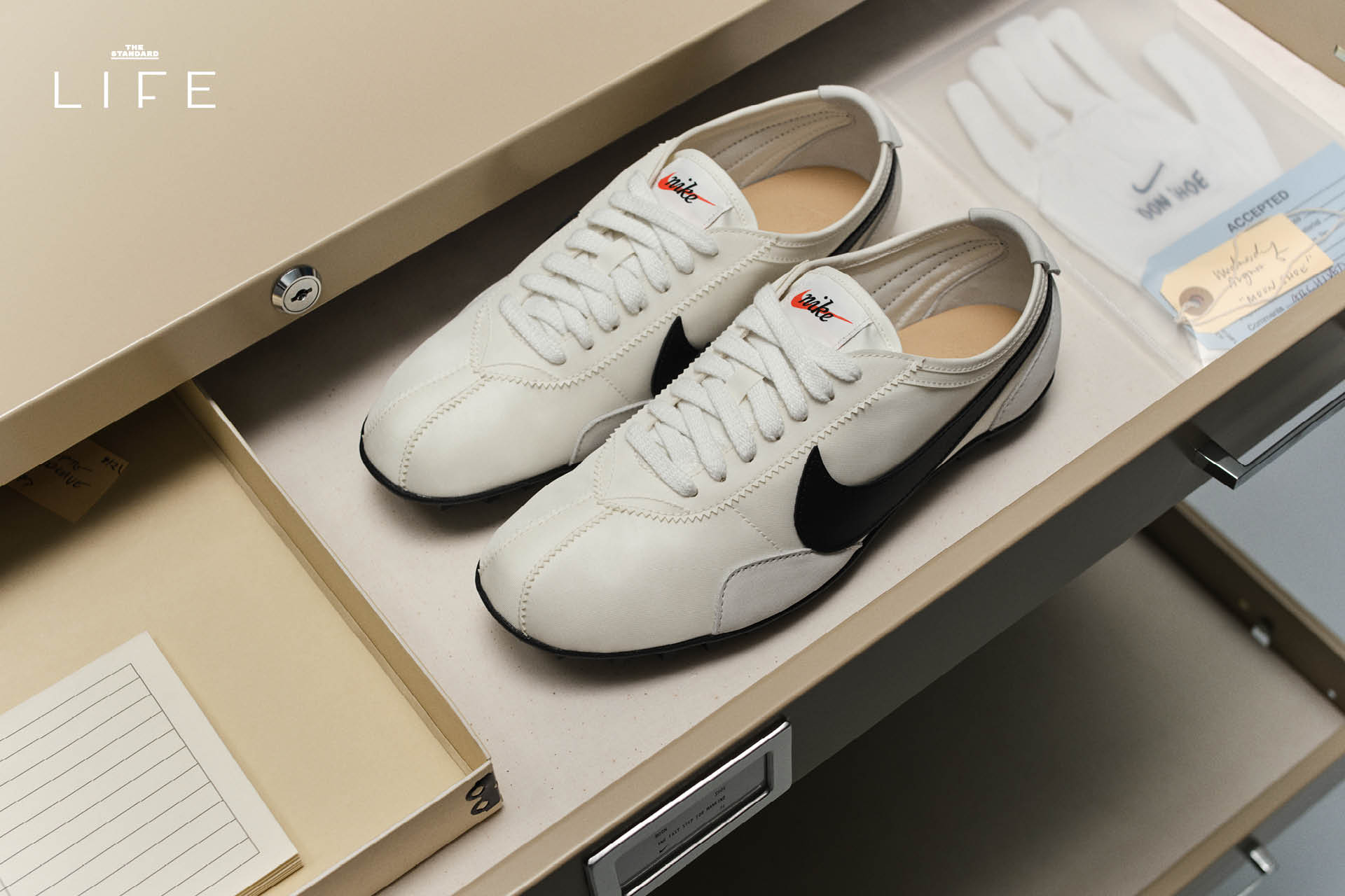 ภาพรองเท้า Nike Moon Shoe 2