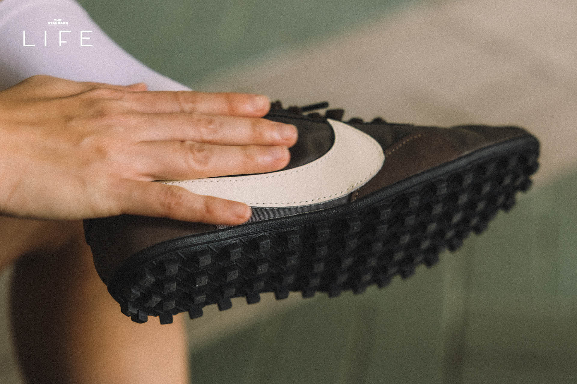 ภาพรองเท้า Nike Moon Shoe 4
