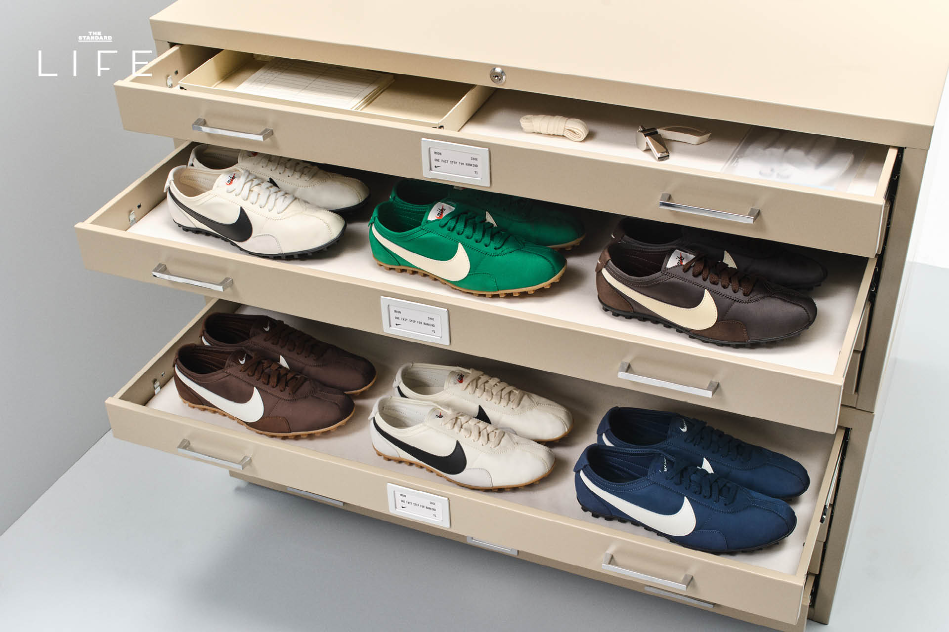 ภาพรองเท้า Nike Moon Shoe 6