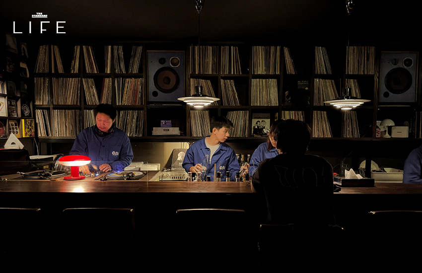 ภาพบรรยากาศภายใน OBi Record Bar บาร์แผ่นเสียงสไตล์ญี่ปุ่นย่านสีลม 7