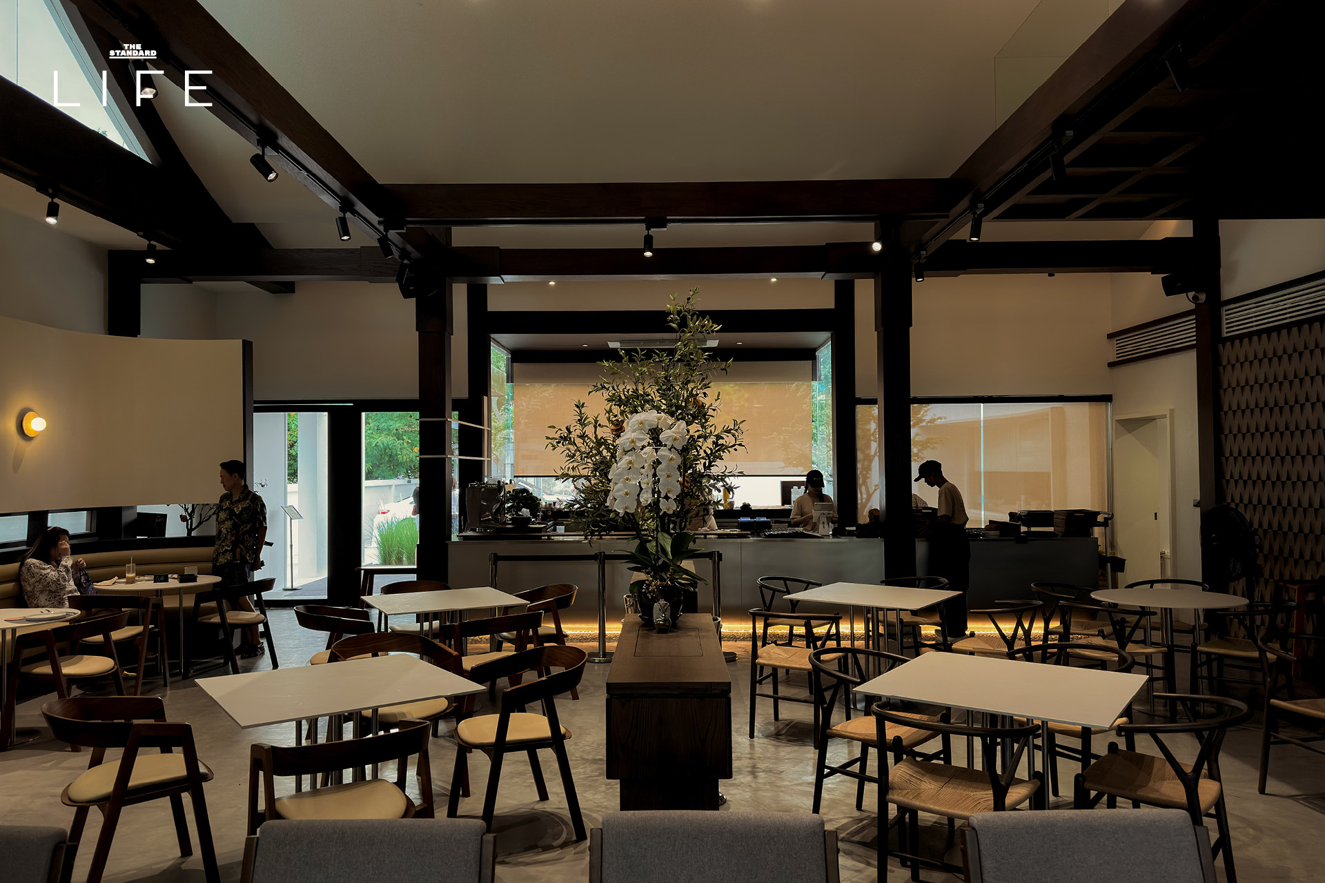 ภาพมุมกว้างของคาเฟ่ Openface ย่านรามคำแหง ที่มีสถาปัตยกรรมสไตล์เกาหลี 4