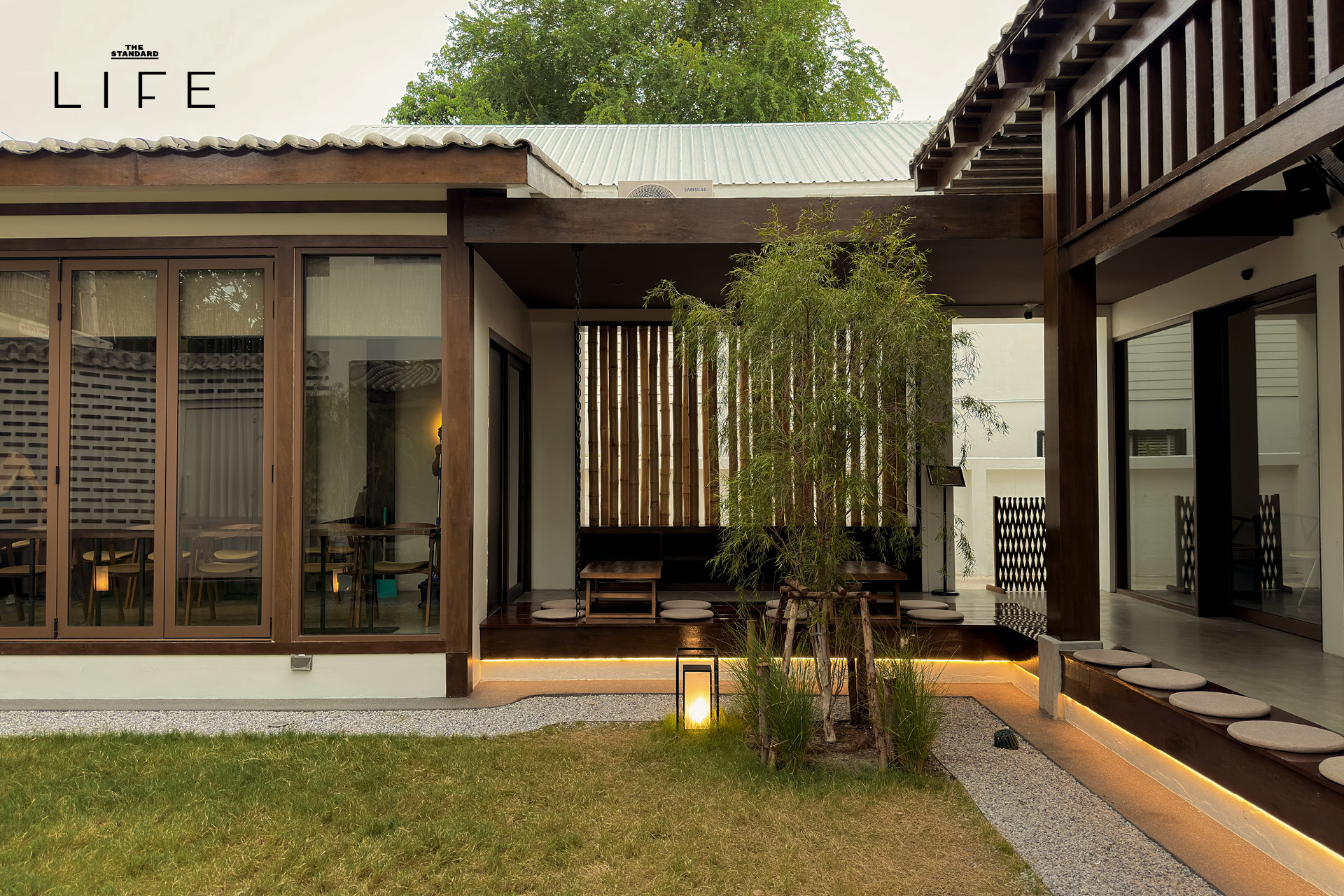 ภาพมุมกว้างของคาเฟ่ Openface ย่านรามคำแหง ที่มีสถาปัตยกรรมสไตล์เกาหลี 5