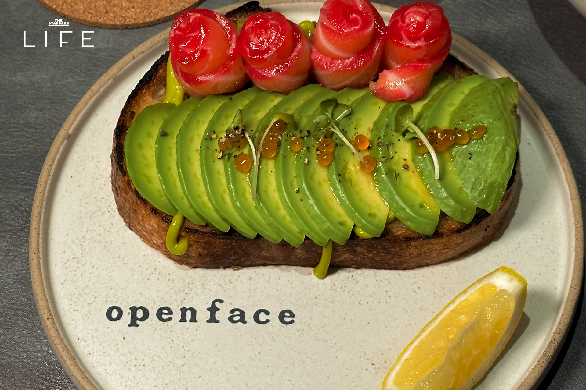 ภาพมุมกว้างของคาเฟ่ Openface ย่านรามคำแหง ที่มีสถาปัตยกรรมสไตล์เกาหลี 8