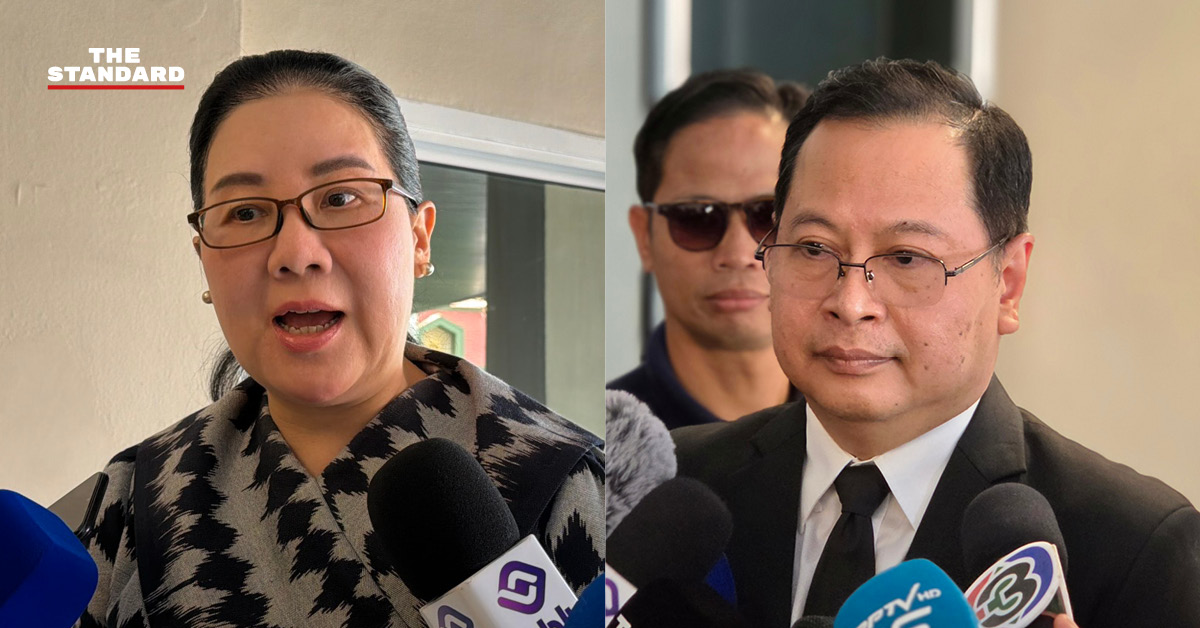 ปกรณ์ นิลประพันธ์ รองนายกรัฐมนตรี ให้สัมภาษณ์สื่อ