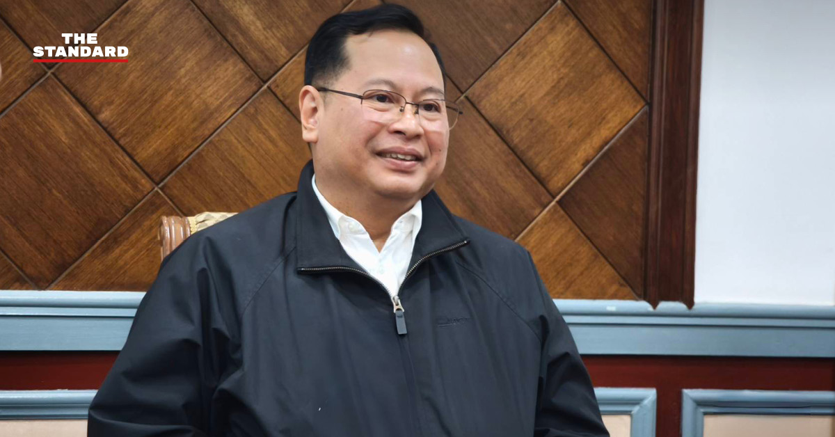 ปกรณ์ นิลประพันธ์ รองนายกรัฐมนตรี กำลังให้สัมภาษณ์