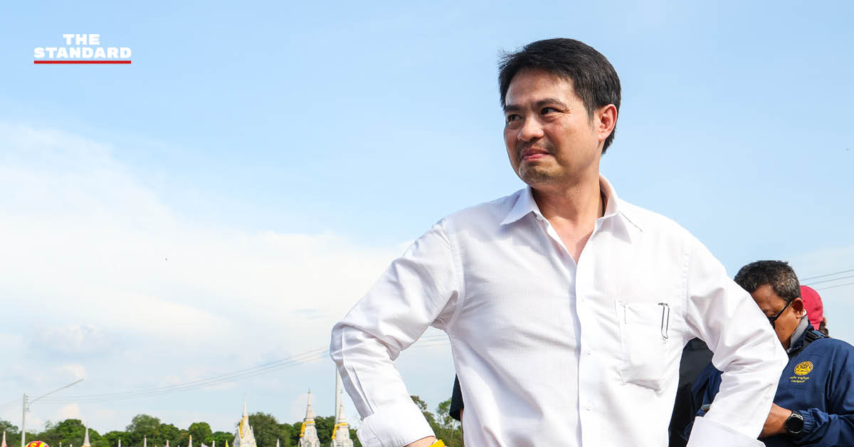 ภราดร ปริศนานันทกุล รัฐมนตรีประจำสำนักนายกรัฐมนตรี กำลังให้ข้อมูลเกี่ยวกับงบประมาณหาดใหญ่