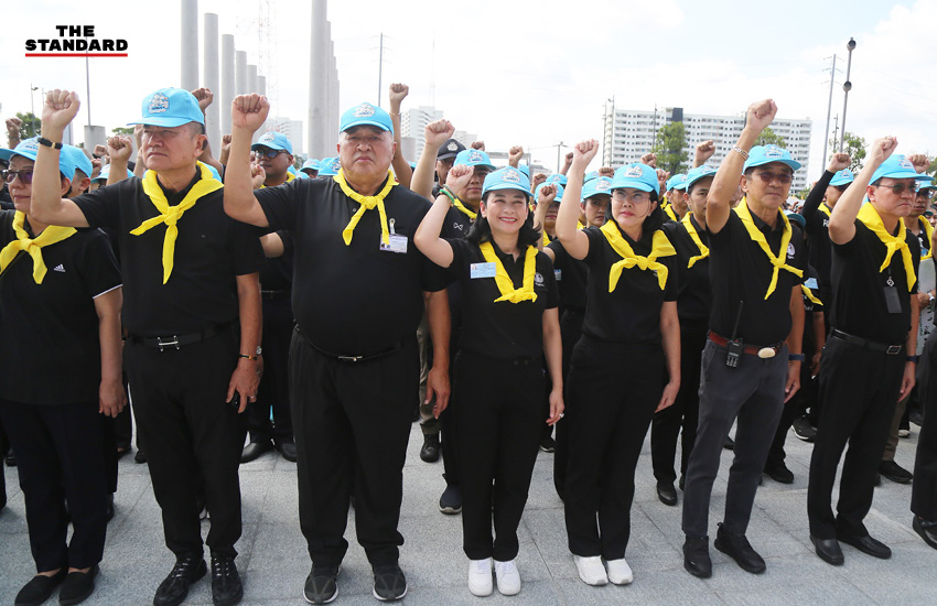 โสภณ ซารัมย์ ประธานรัฐสภา ขึ้นเครนตัดแต่งต้นไม้ในกิจกรรมจิตอาสา 4