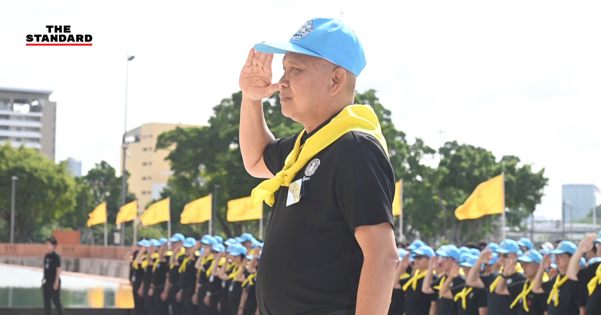 โสภณ ซารัมย์ ประธานรัฐสภา ขึ้นเครนตัดแต่งต้นไม้ในกิจกรรมจิตอาสา 9