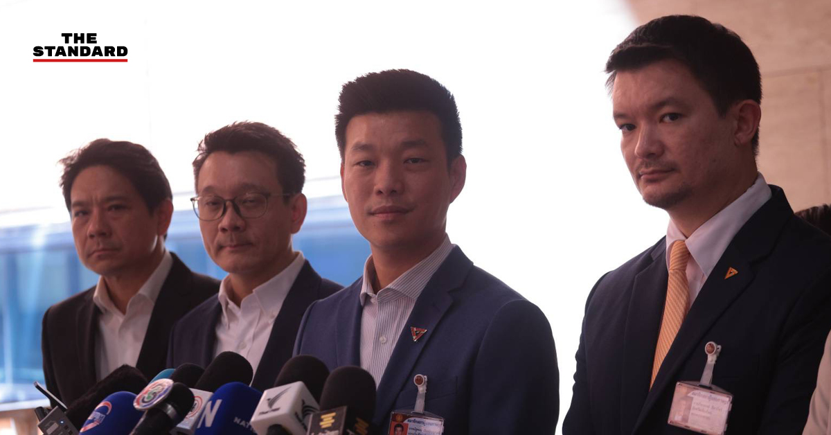 ตัวแทนพรรคประชาชนแถลงข่าวหลังหารือทูตจีนเรื่องการแก้ปัญหามลพิษและทุนเทา