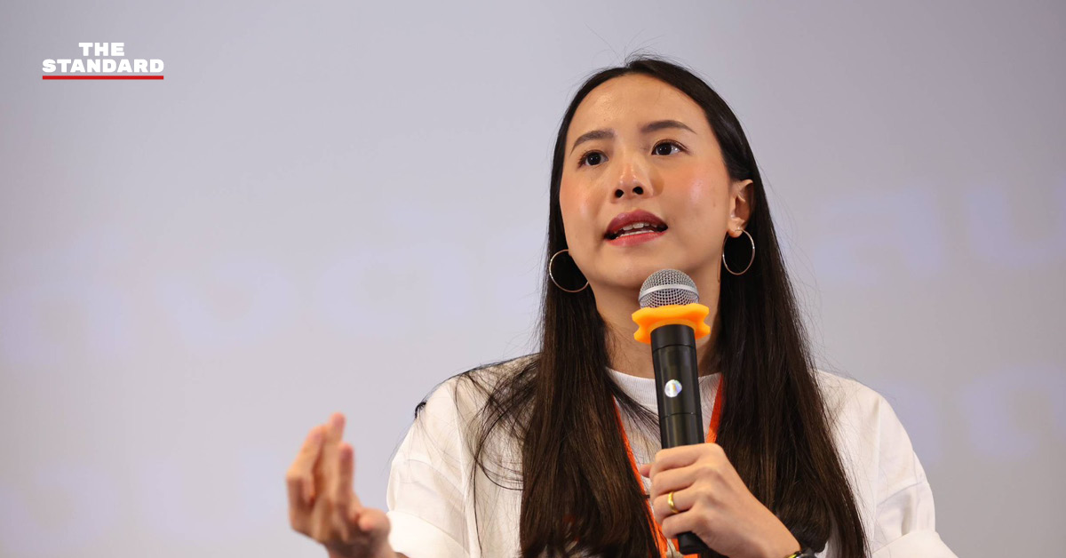 ณัฐพงษ์ เรืองปัญญาวุฒิ และ รักชนก ศรีนอก ในกิจกรรม ‘Hack งบ 70’ ที่รัฐสภา