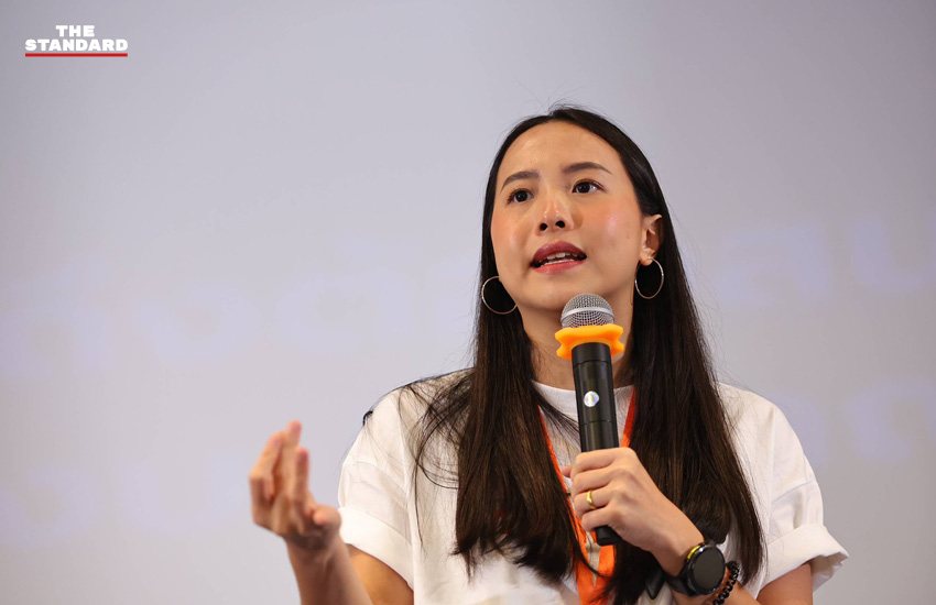 ณัฐพงษ์ เรืองปัญญาวุฒิ และ รักชนก ศรีนอก ในกิจกรรม ‘Hack งบ 70’ ที่รัฐสภา 1
