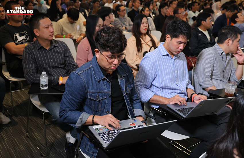ณัฐพงษ์ เรืองปัญญาวุฒิ และ รักชนก ศรีนอก ในกิจกรรม ‘Hack งบ 70’ ที่รัฐสภา 5