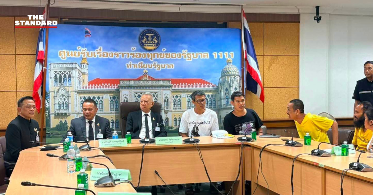 พิพัฒน์ รัชกิจประการ รัฐมนตรีว่าการกระทรวงแรงงาน กำลังหารือกับตัวแทนเครือข่ายภาคประชาชน SEC Watch