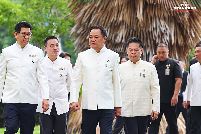 นายกรัฐมนตรีนำคณะรัฐมนตรีประชุมที่ทำเนียบรัฐบาล 1