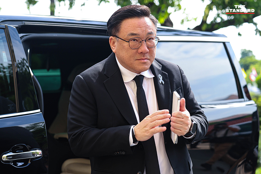 นายกรัฐมนตรีนำคณะรัฐมนตรีประชุมที่ทำเนียบรัฐบาล 10