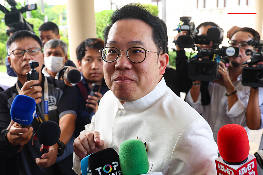นายกรัฐมนตรีนำคณะรัฐมนตรีประชุมที่ทำเนียบรัฐบาล 12