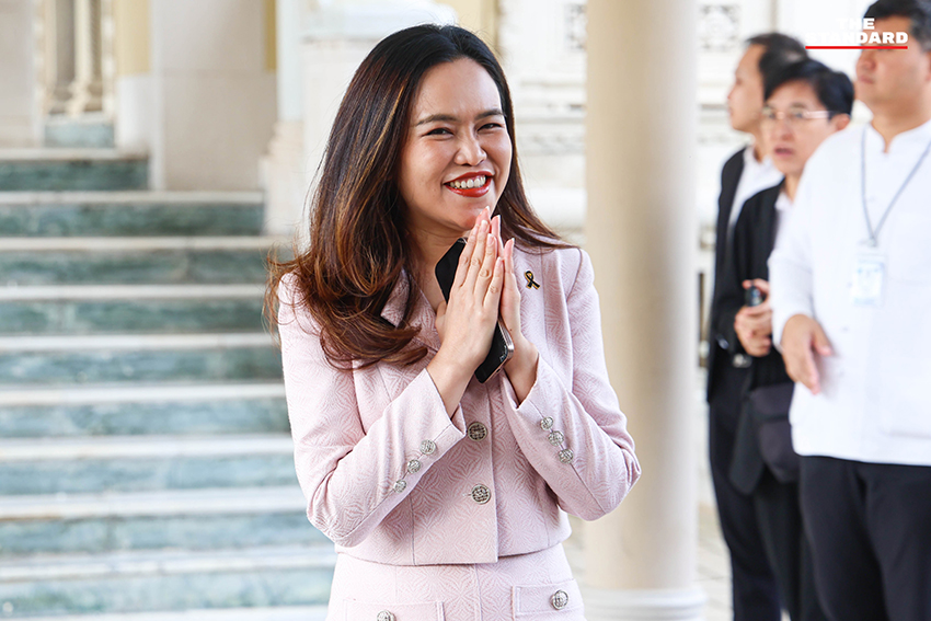 นายกรัฐมนตรีนำคณะรัฐมนตรีประชุมที่ทำเนียบรัฐบาล 13
