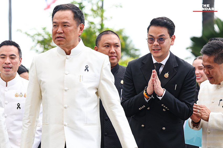 นายกรัฐมนตรีนำคณะรัฐมนตรีประชุมที่ทำเนียบรัฐบาล 4