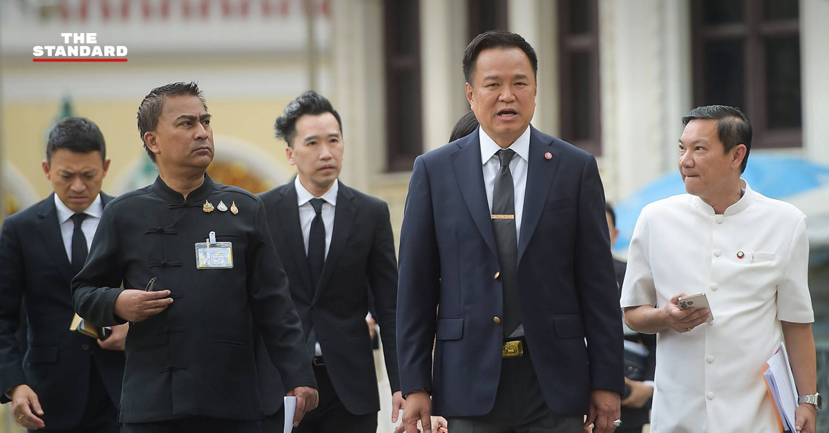 ภาพอนุทิน ชาญวีรกูล นายกรัฐมนตรี แถลงข่าวประเด็นทุจริตสอบท้องถิ่น