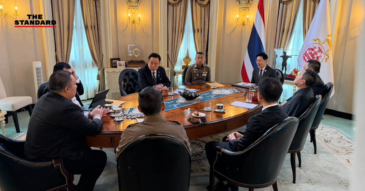 นายกรัฐมนตรี อนุทิน ชาญวีรกูล ในระหว่างการประชุม