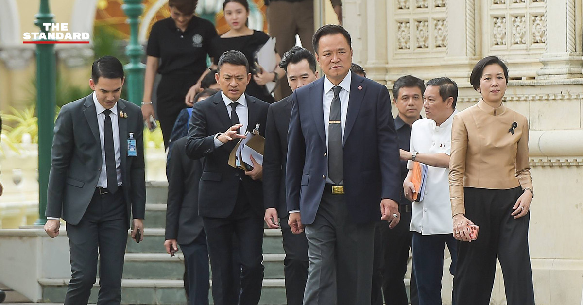 อนุทิน ชาญวีรกูล นายกรัฐมนตรี กำลังหารือมาตรการป้องกันยาเสพติด