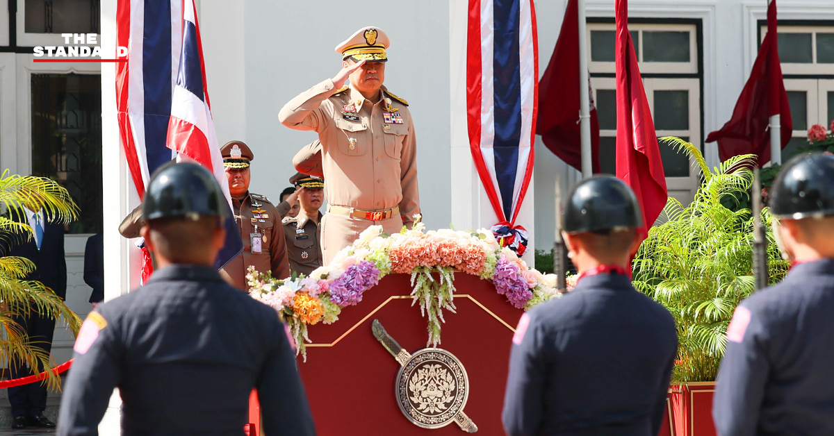 อนุทิน ชาญวีรกูล นายกรัฐมนตรี ให้สัมภาษณ์สื่อมวลชนที่ทำเนียบรัฐบาล