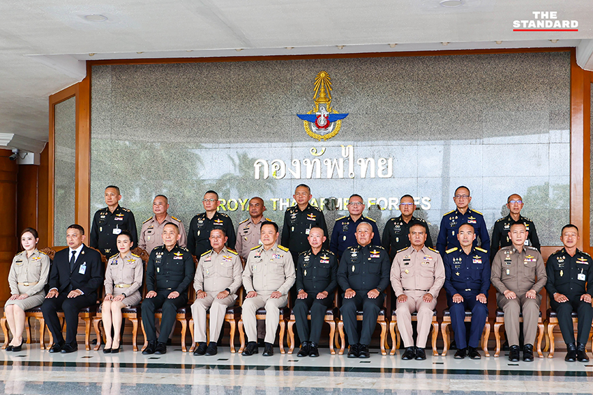 นายกรัฐมนตรีตรวจแถวกองทหารเกียรติยศผสมสามเหล่าทัพ 4