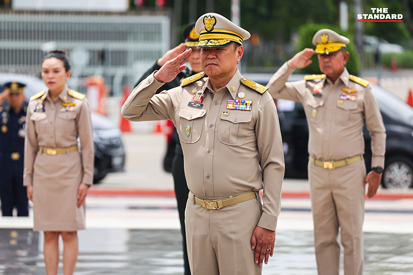 นายกรัฐมนตรีตรวจแถวกองทหารเกียรติยศผสมสามเหล่าทัพ 5