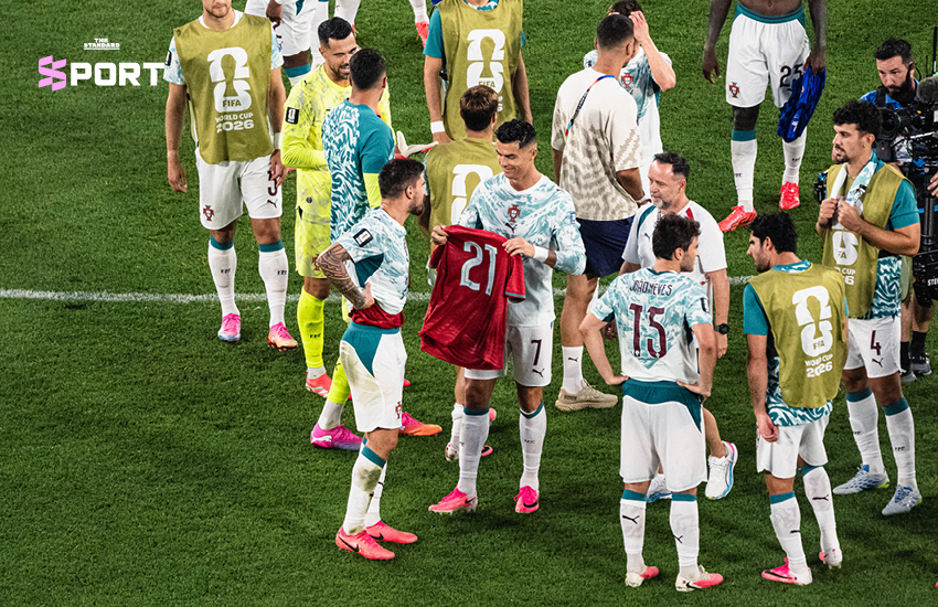 คริสเตียโน โรนัลโด ชูเสื้อทีมชาติโปรตุเกสหมายเลข 21 เพื่อรำลึกถึง ดิโอโก โชตา 3