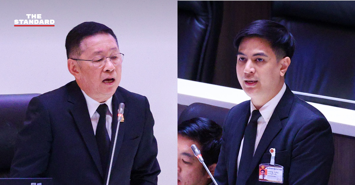 รัฐมนตรีว่าการกระทรวงศึกษาธิการ ประเสริฐ จันทรรวงทอง กำลังชี้แจงงบประมาณต่อที่ประชุมสภาผู้แทนราษฎร