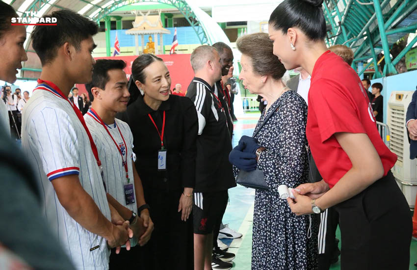 เจ้าหญิงแอนน์แห่งสหราชอาณาจักร ทรงร่วมกิจกรรมฟุตบอล ‘Play for Change’ กับเด็กๆ ที่คลองเตย 2