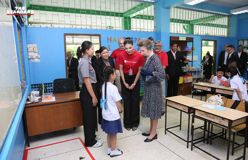 เจ้าหญิงแอนน์แห่งสหราชอาณาจักร ทรงร่วมกิจกรรมฟุตบอล ‘Play for Change’ กับเด็กๆ ที่คลองเตย 3