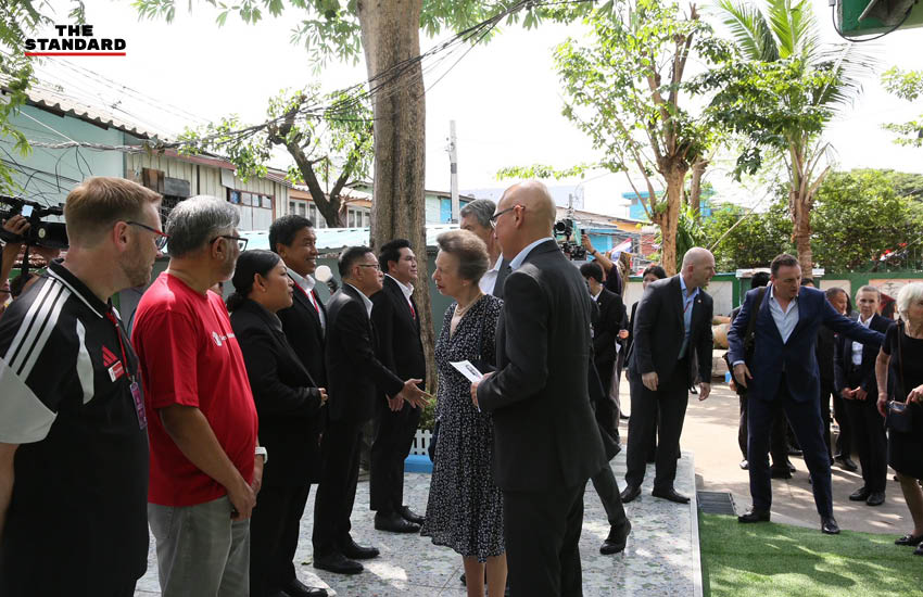เจ้าหญิงแอนน์แห่งสหราชอาณาจักร ทรงร่วมกิจกรรมฟุตบอล ‘Play for Change’ กับเด็กๆ ที่คลองเตย 4