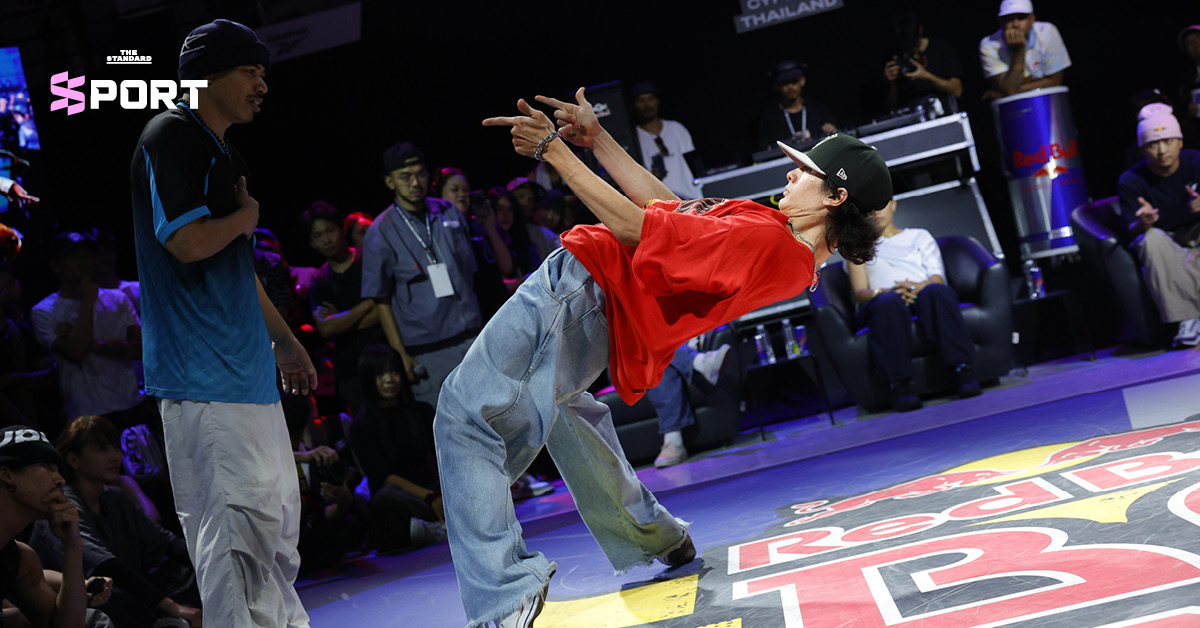 ภาพนักเต้น B-Boy และ B-Girl กำลังแข่งขันเบรกกิ้งในงาน Red Bull BC One Cypher